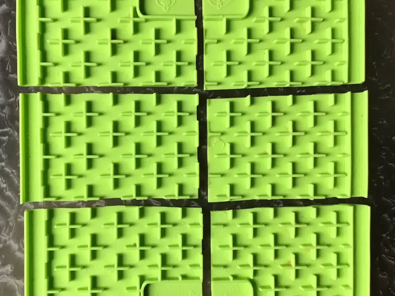 Billede 1 - Lickimat 20 cm (opklippet)