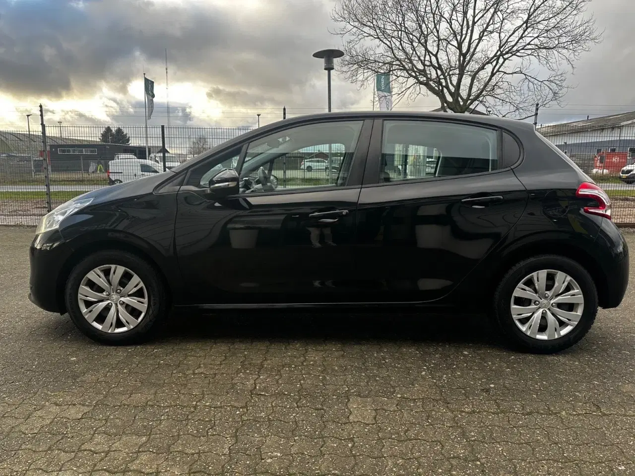 Billede 5 - Peugeot 208 1,2 VTi 82 Active Navigator