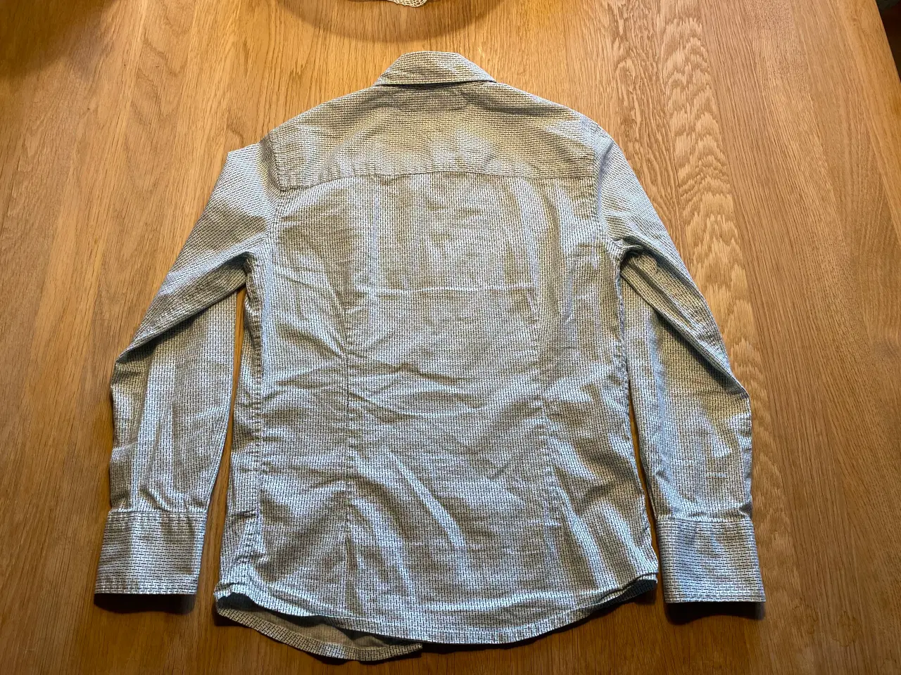 Billede 3 - Tommy Hilfiger skjorte, Nameit mm.