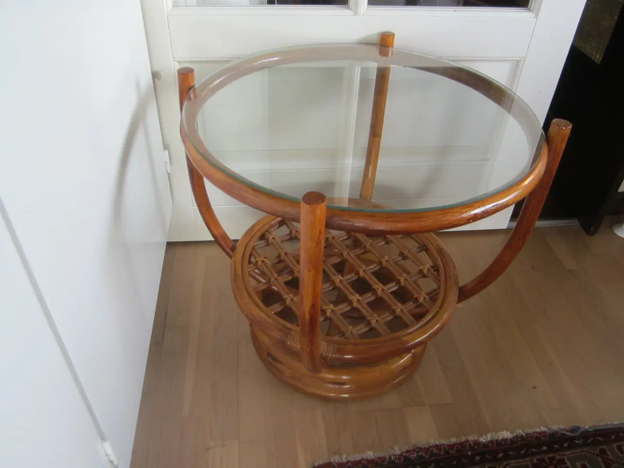 Billede 1 - Rigtig lækkert Bambusbord med glasplade 50 cm i di