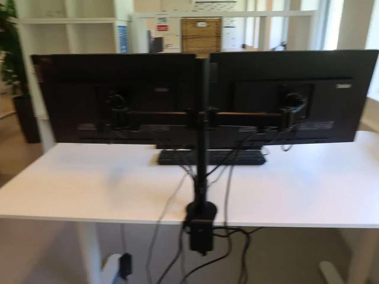 Billede 2 - 2 stk. Lenovo ThinkVision T24i-2L 23,8" skærm (sort)
