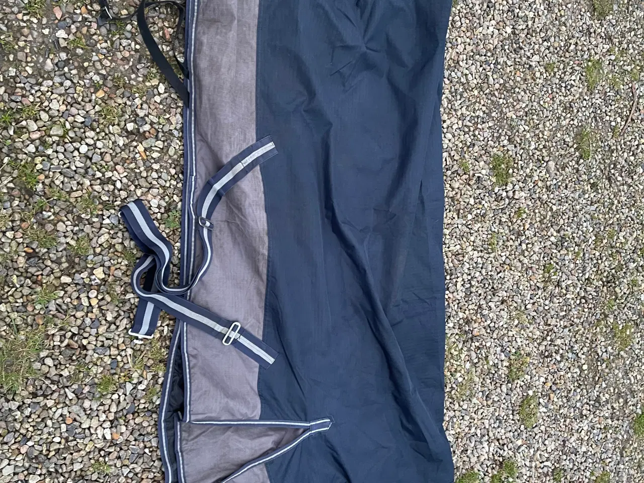 Billede 1 - Dækken med hals 