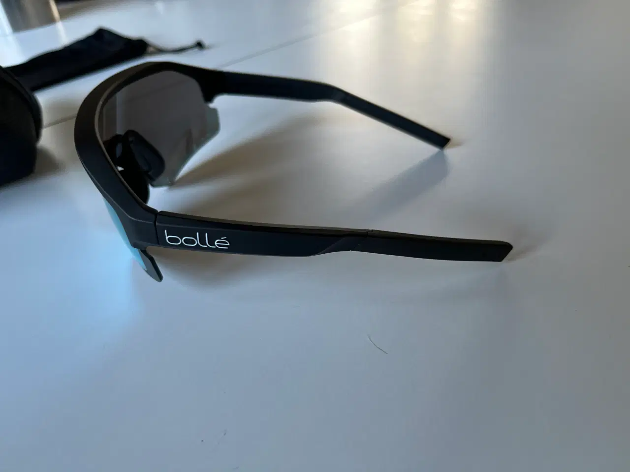 Billede 3 - Bolle solbriller er ny.