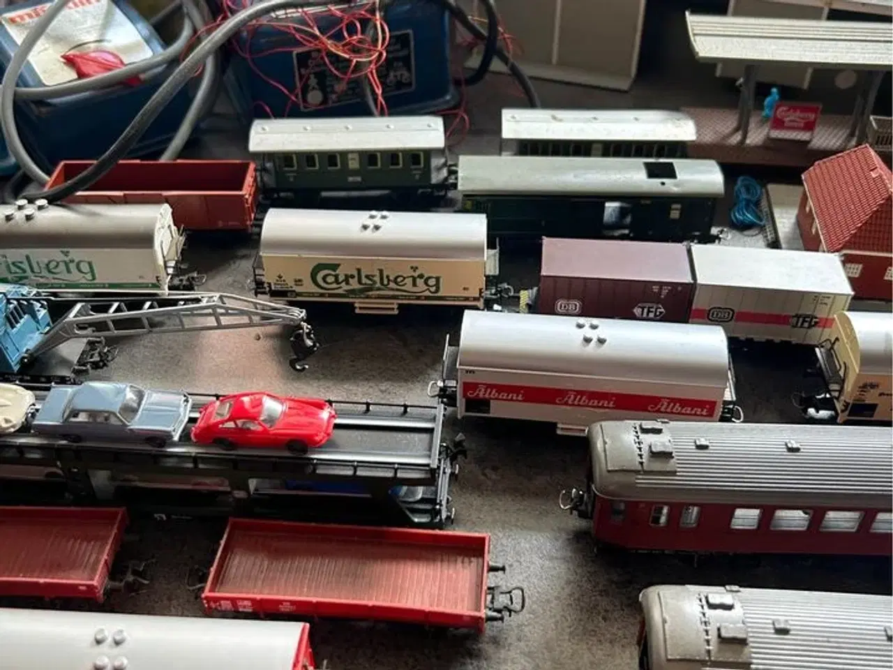 Billede 11 - Marklin Tog m. landskab.