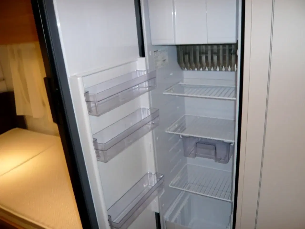 Billede 13 - Adria Adora 502 UL, stort køleskab