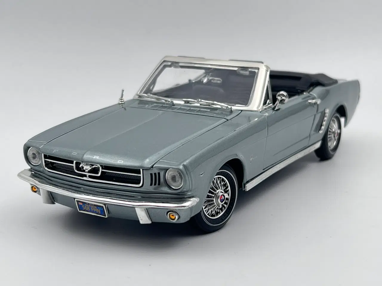 Billede 2 - 1964 Ford Mustang Convertible 1:18  1964½ model