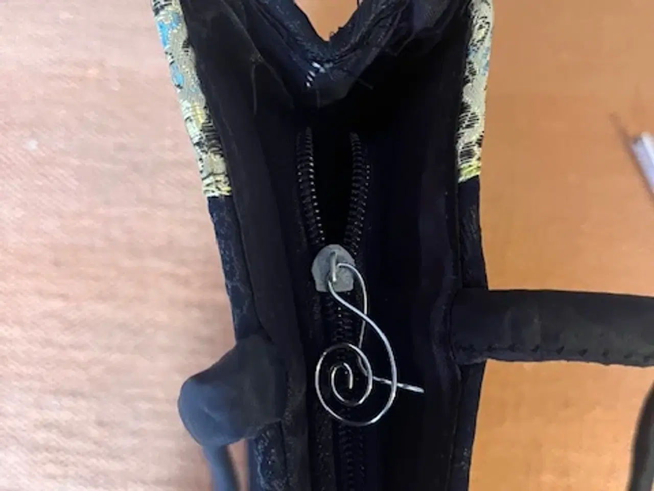 Billede 4 - Unik asiatisk taske med musikalsk detalje