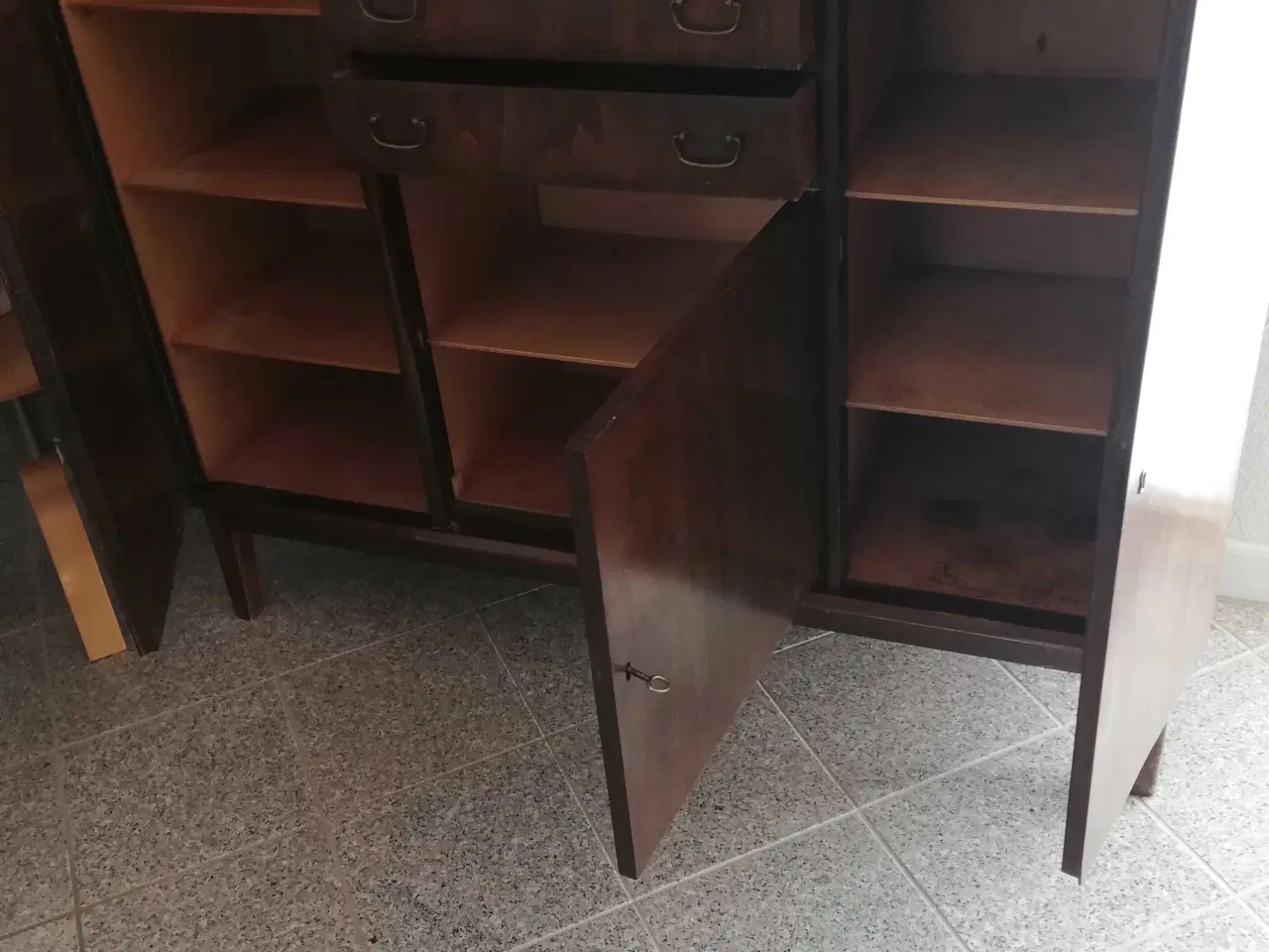 Billede 4 - Super Sjældent Dækketøjs-skab Sælges Billigt.