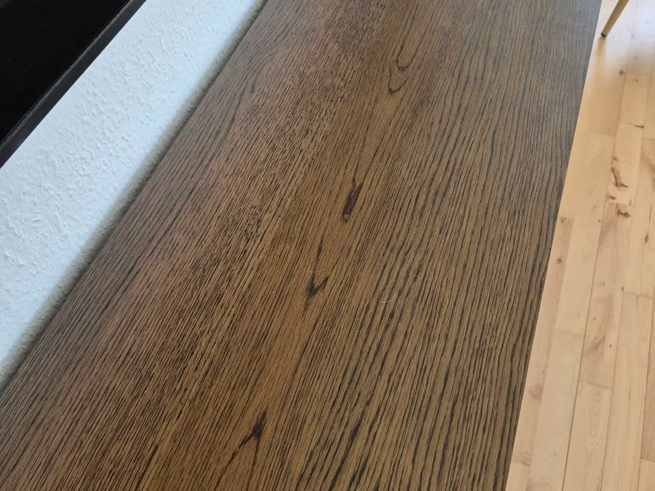 Billede 4 - Mørk eg, lyngvig skænk.