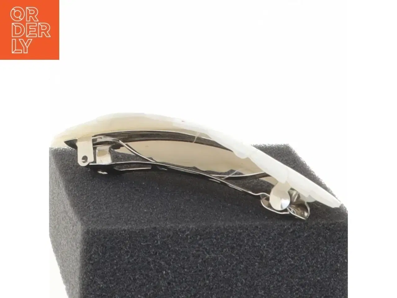 Billede 3 - Hvidt Perlemor hår spænde smykke med to kyssede turtelduer fugle (str. 9 x 3 komma 8 cm)