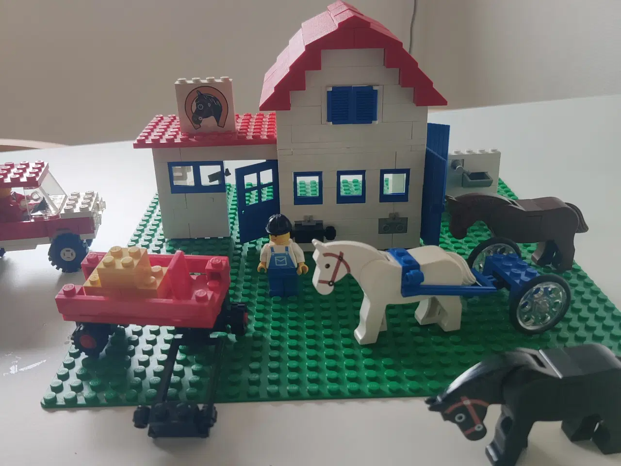 Billede 4 - Lego hestestald og bil med hestetrailer 