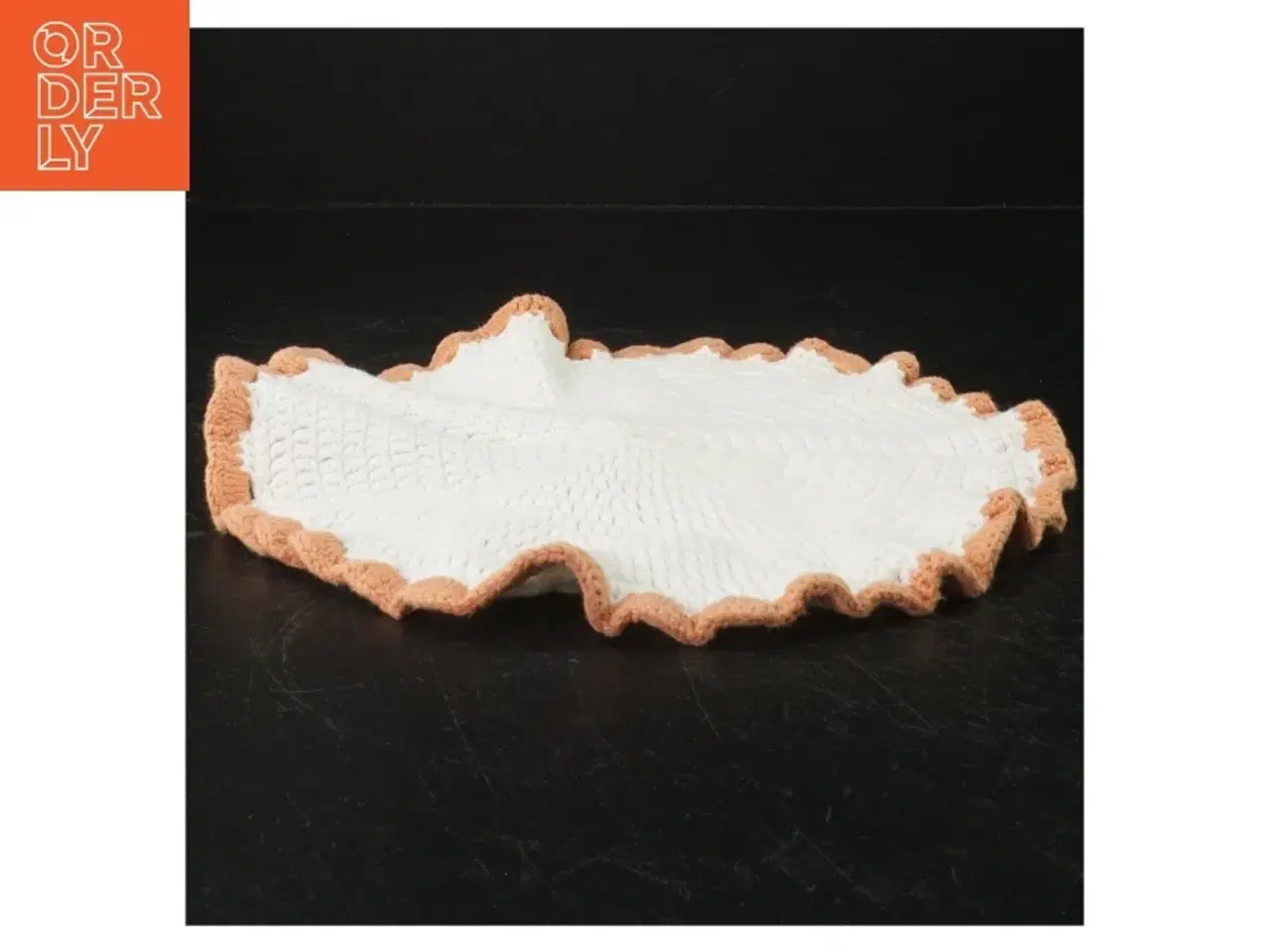 Billede 3 - Hæklet dug (str. Ø. 25 cm)