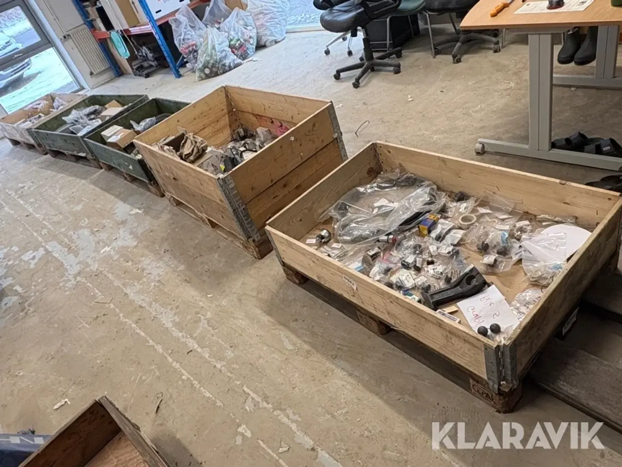 Billede 2 - 5 paller assorteret Reservedele