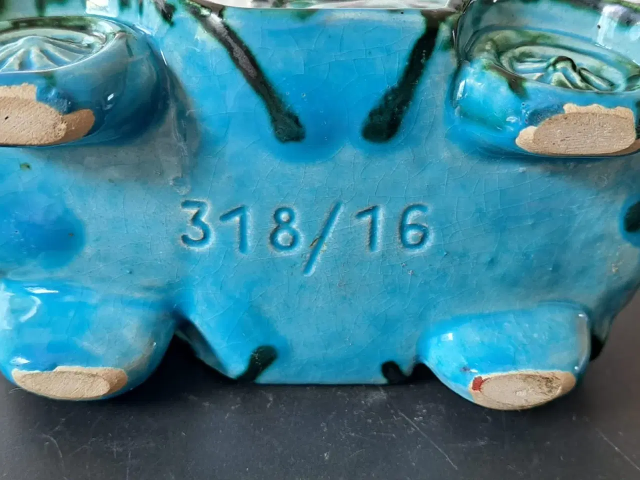 Billede 8 - Keramisk figur af en klassisk bil, lavet på Uebela