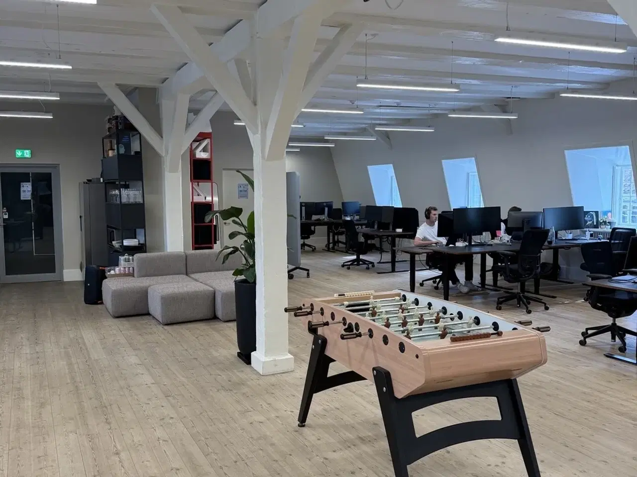 Billede 2 - Kontorplads ud til kanalerne på Christianshavn