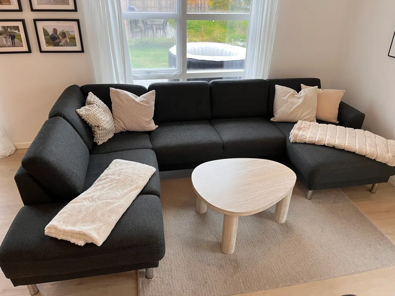 Billede 2 - Flot mørkegrå u-sofa – nyrenset