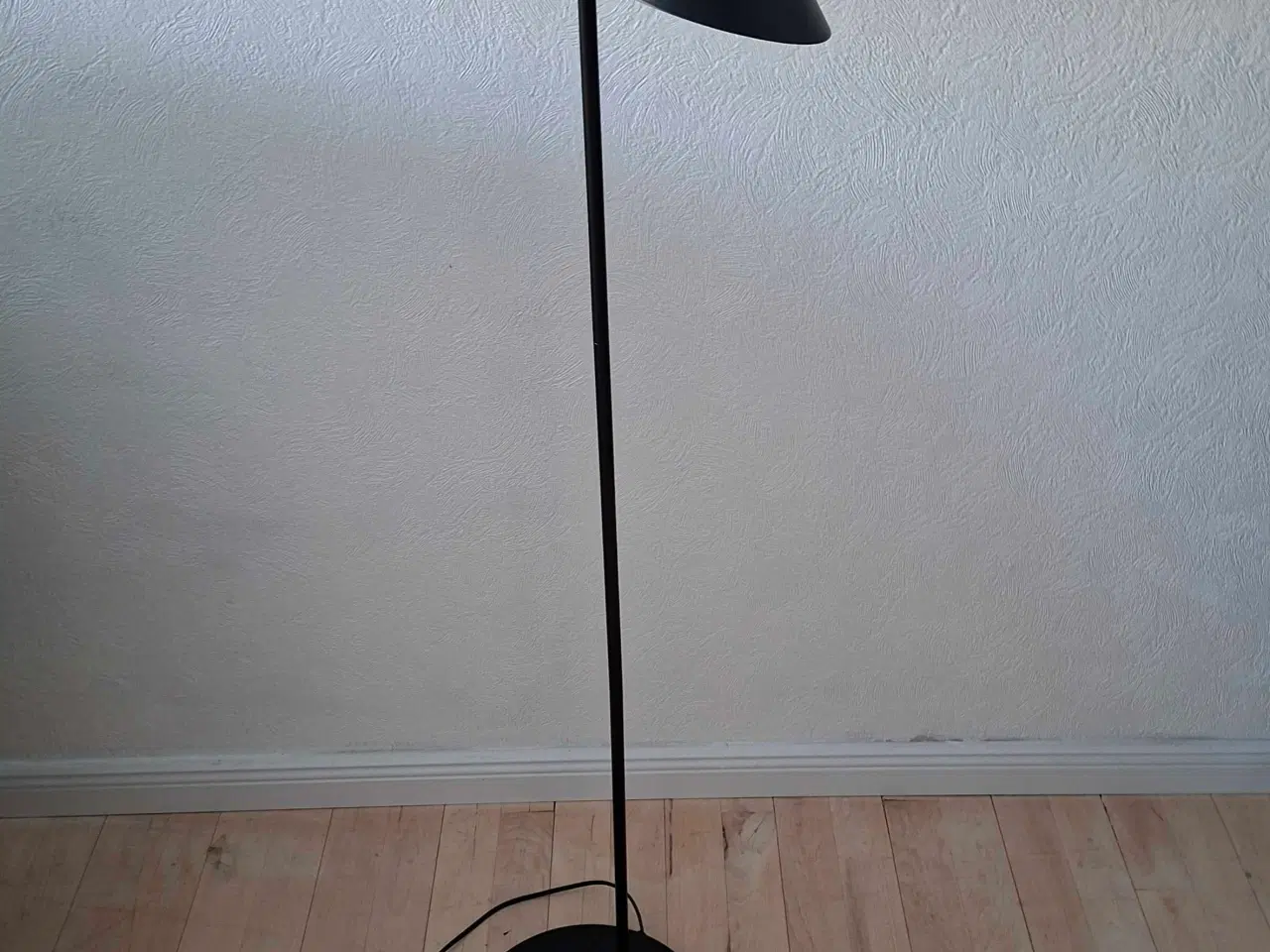 Billede 2 - Madrid gulvlampe, sort.