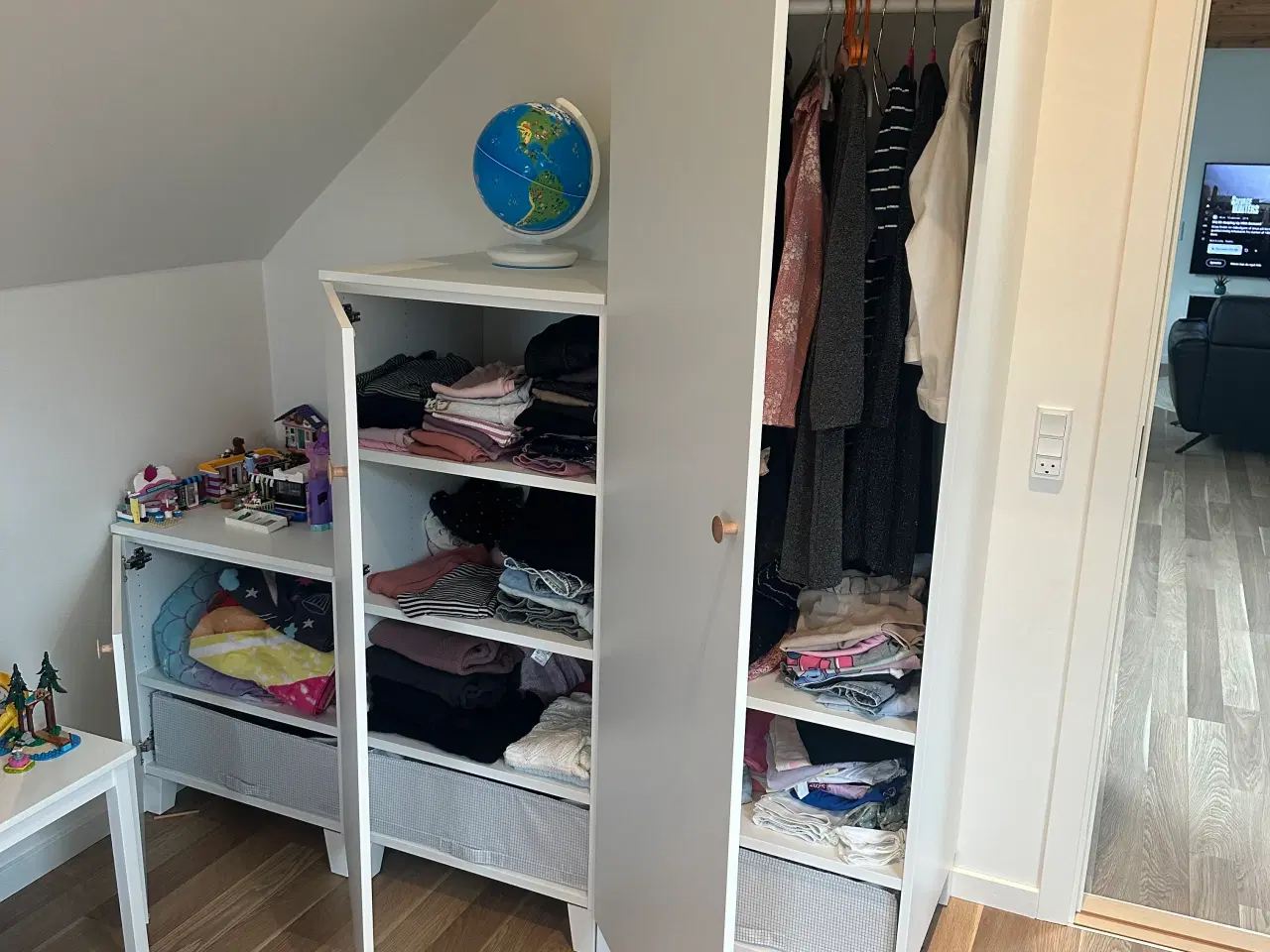 Billede 3 - Klædeskab