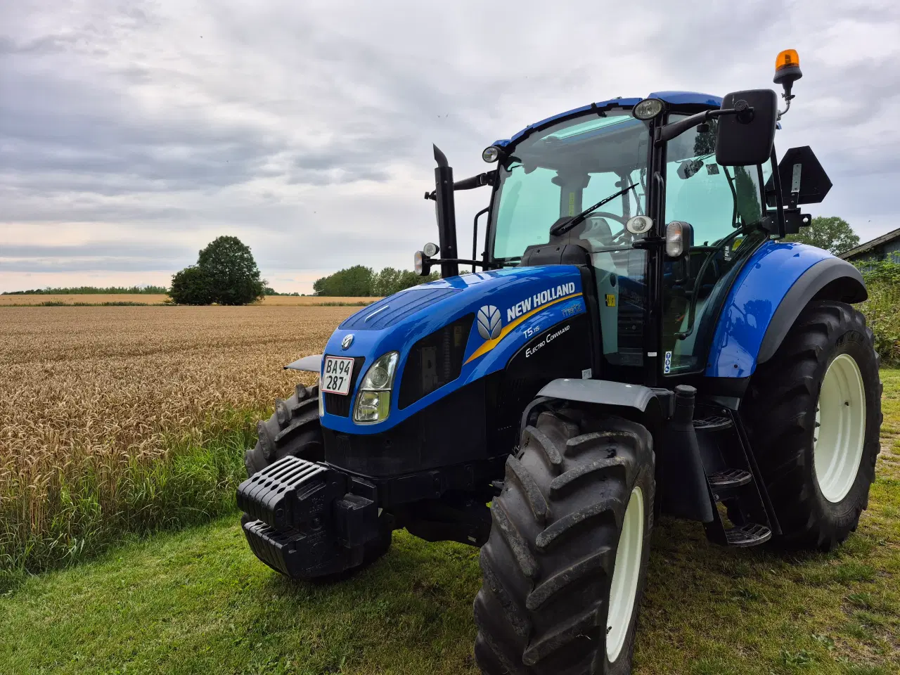Billede 10 - Velholdt New Holland Traktor med lavt timetal