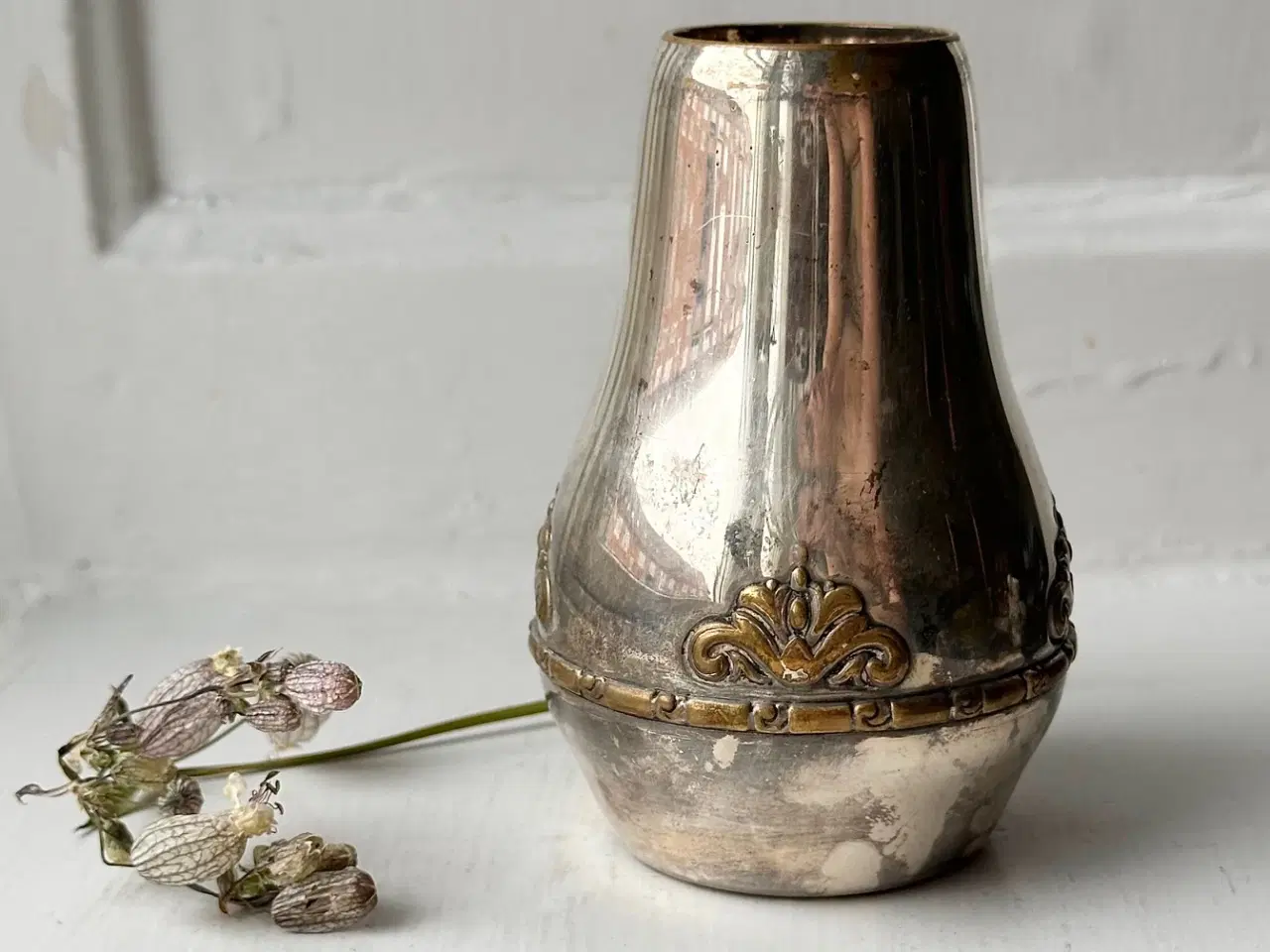 Billede 5 - Minivase, patineret pletsølv