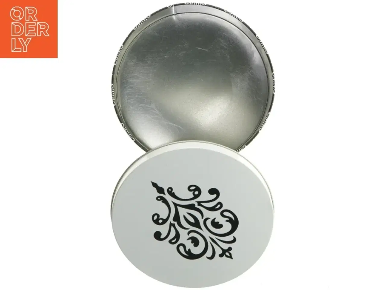 Billede 4 - Metal kagedåse med mønster fra Pandora (str. Ø 23 cm)