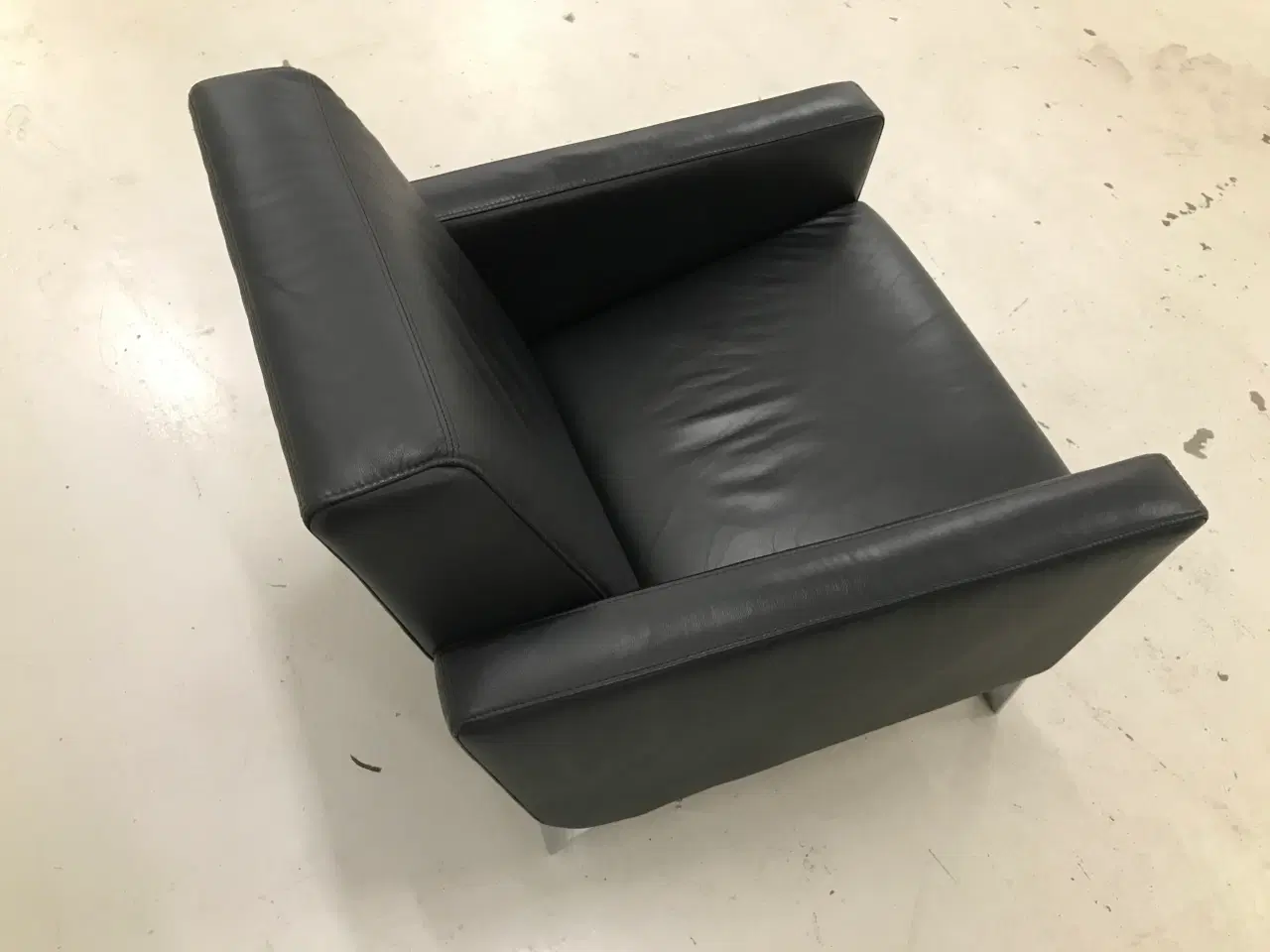 Billede 5 - Lounge stol fra Boconcept i sort anilin læder.