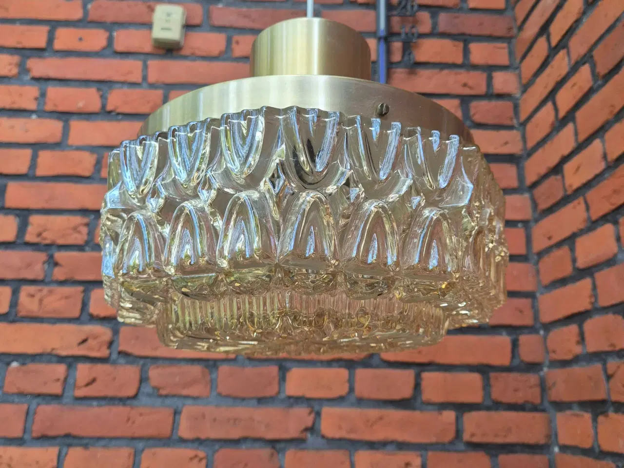 Billede 10 - Stor lampe i messing og gyldent glas 