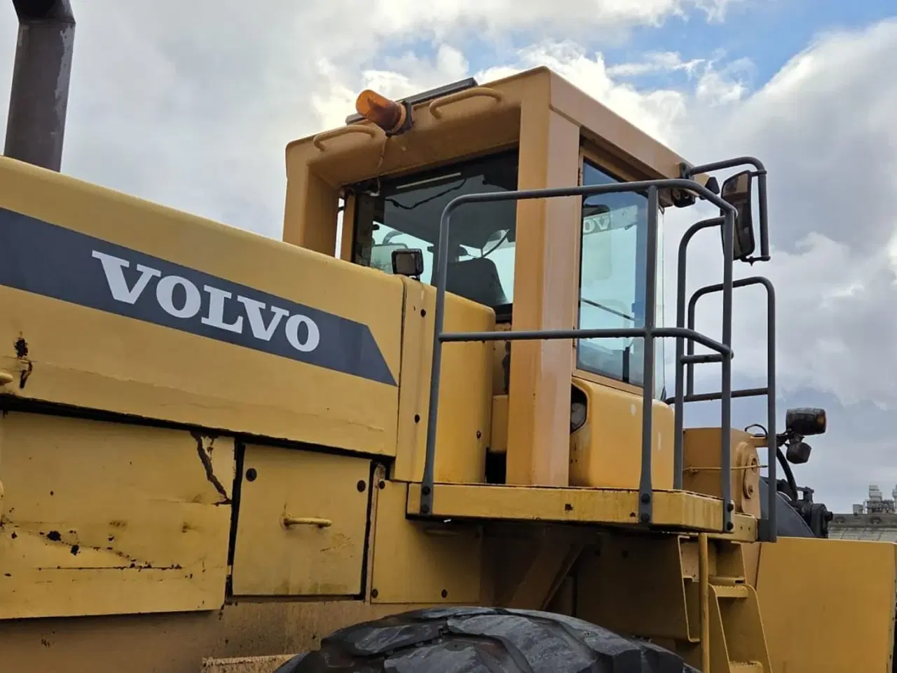 Billede 11 - Volvo L330D Stor ged med 16L motor med 496hk, skovl og centralsmørring.