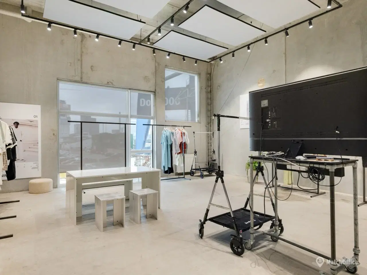 Billede 12 - Højloftet erhvervslejemål med udsigt til bugten