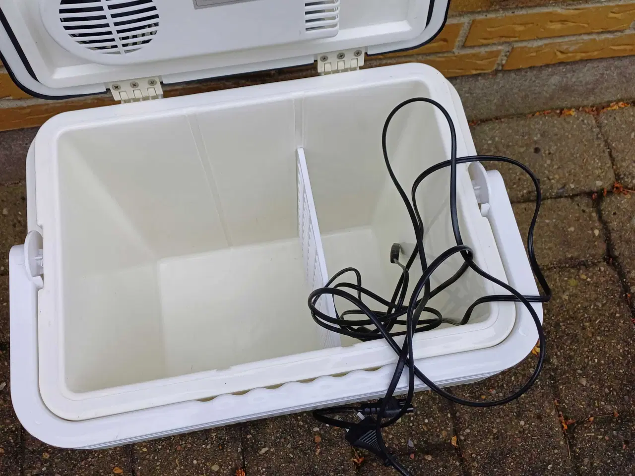 Billede 2 - Kølebox køl/varme, 12v og 230v.