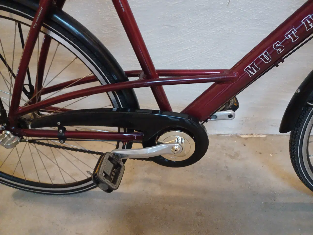 Billede 4 - En velholdt mustang damecykel 