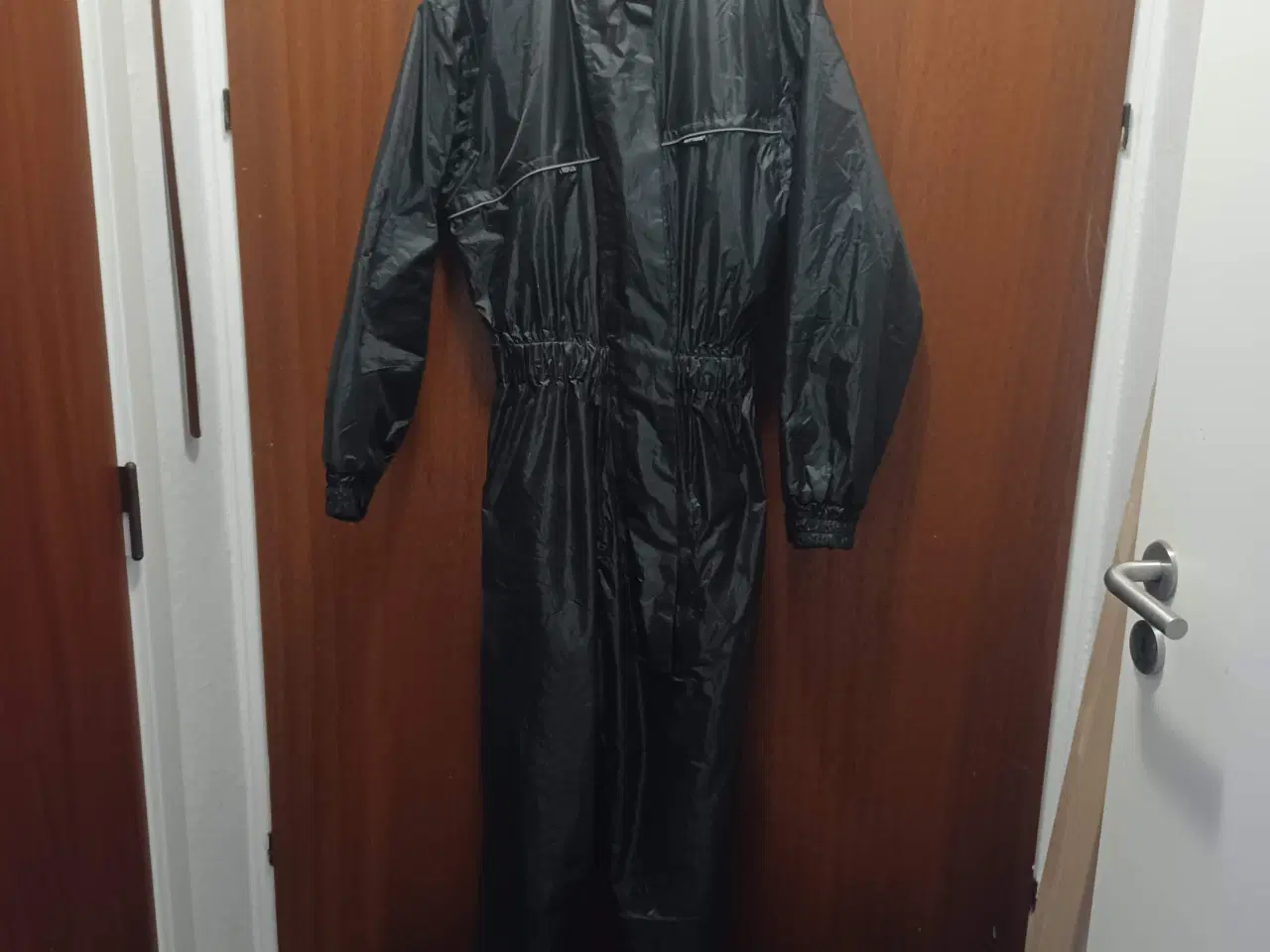 Billede 1 - Regndragt. Brugt 1 gang
