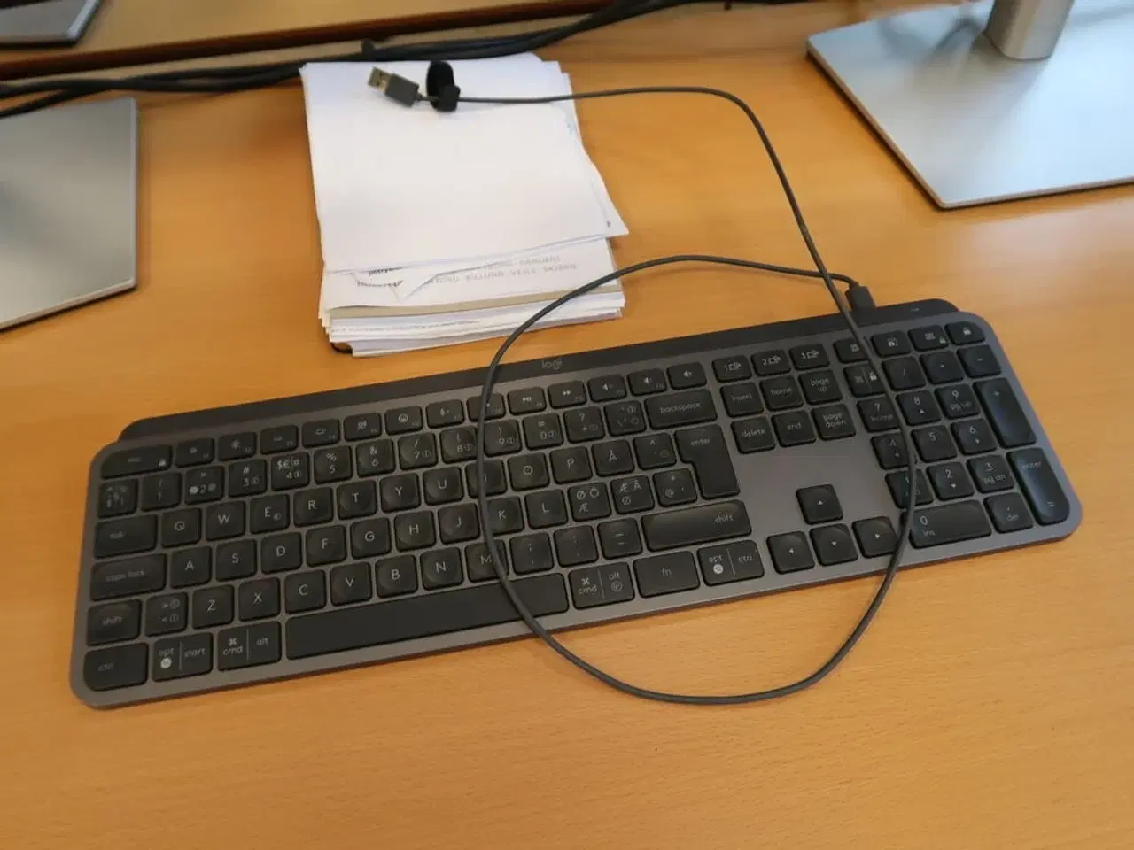 Billede 2 - 2 stk. computerskærme DELL P2722H, tastatur, mus, dockingstation LENOVO ThinkPad Hybrid USB-C with USB-A Dock