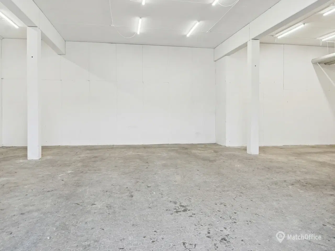 Billede 3 - Nyistandsatte kontor- og lagerlokaler med adgang til elevator (1. sal)