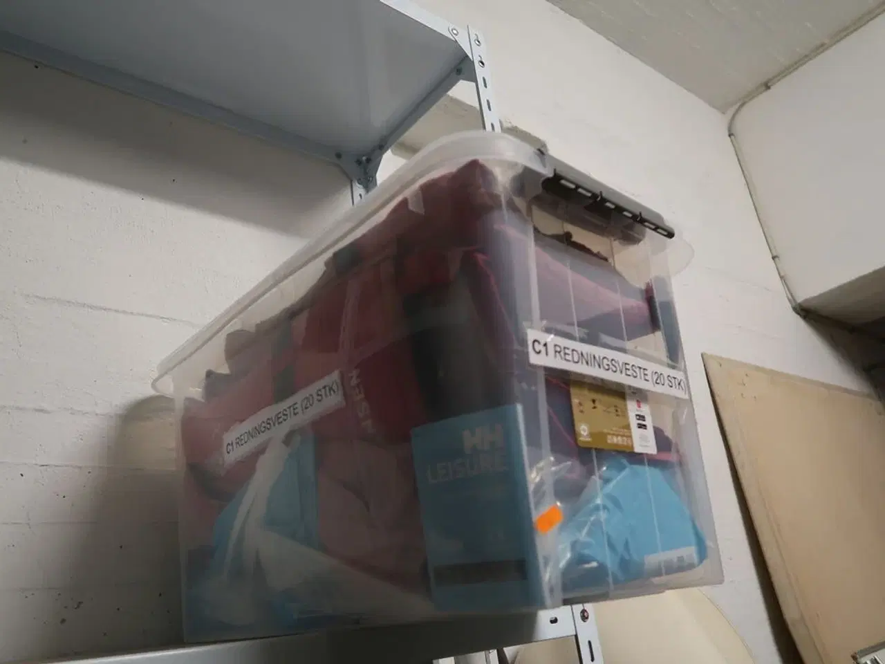 Billede 1 - 3 stk. kasser med redningsveste