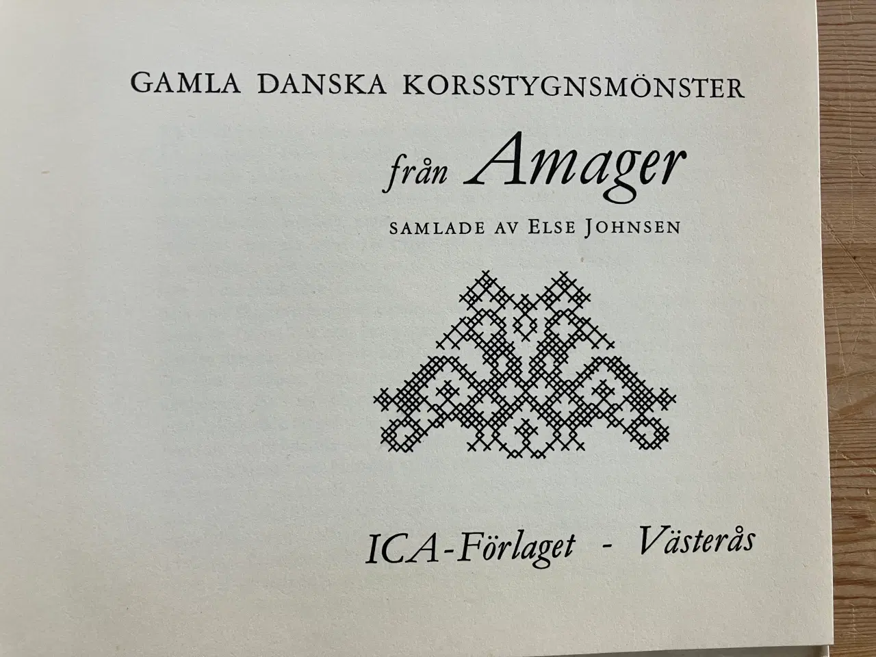Billede 11 - To gamle håndarbejdshæfter, korssting m.m.
