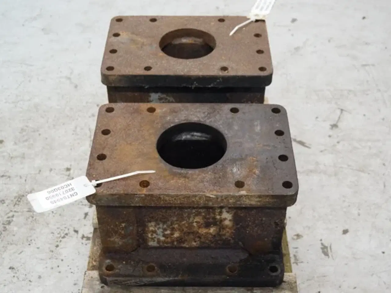 Billede 2 - Fendt 6335C Afstands stykke 320719950