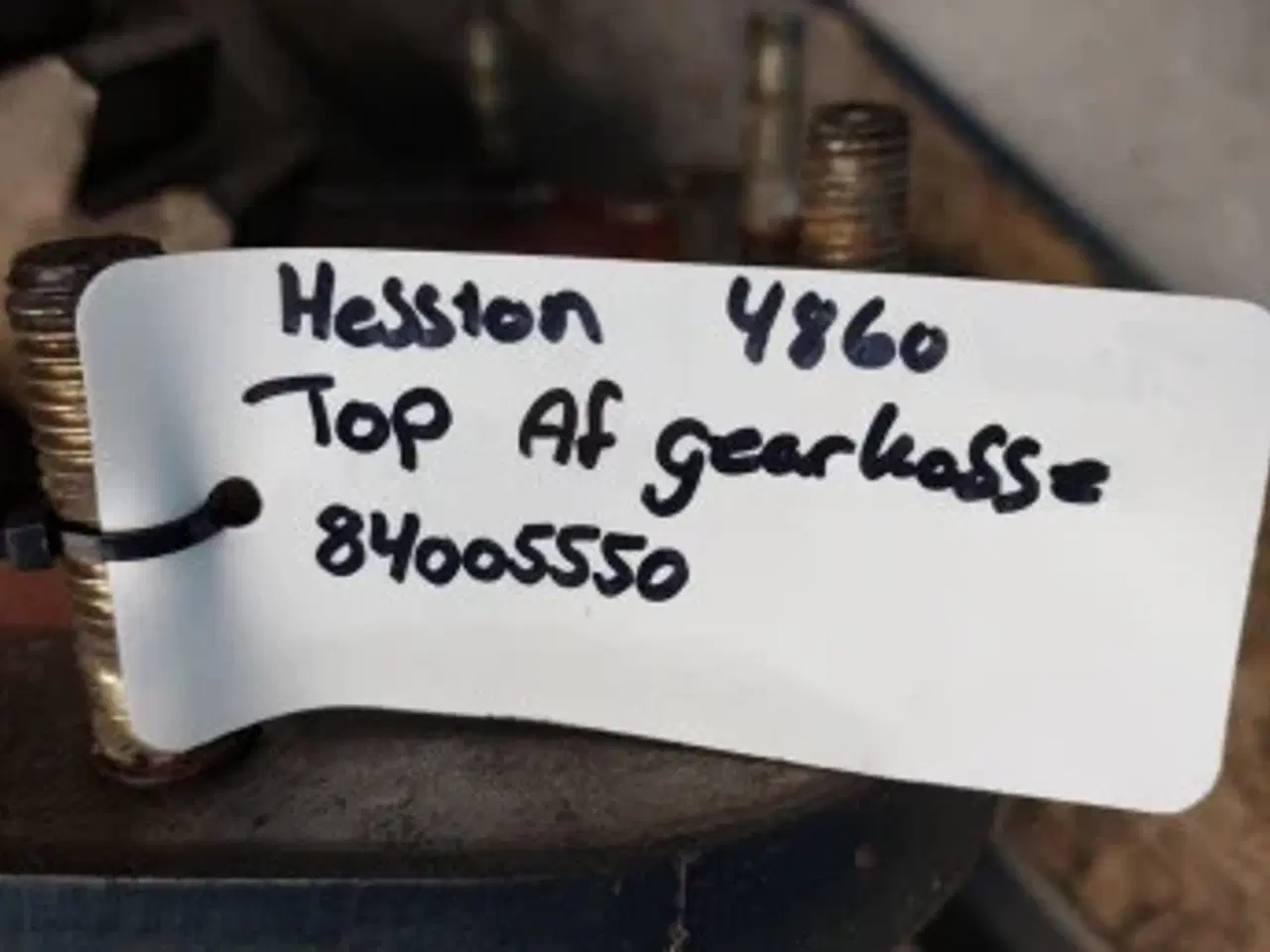 Billede 3 - Hesston 4860 Top af gearkasse 84005550