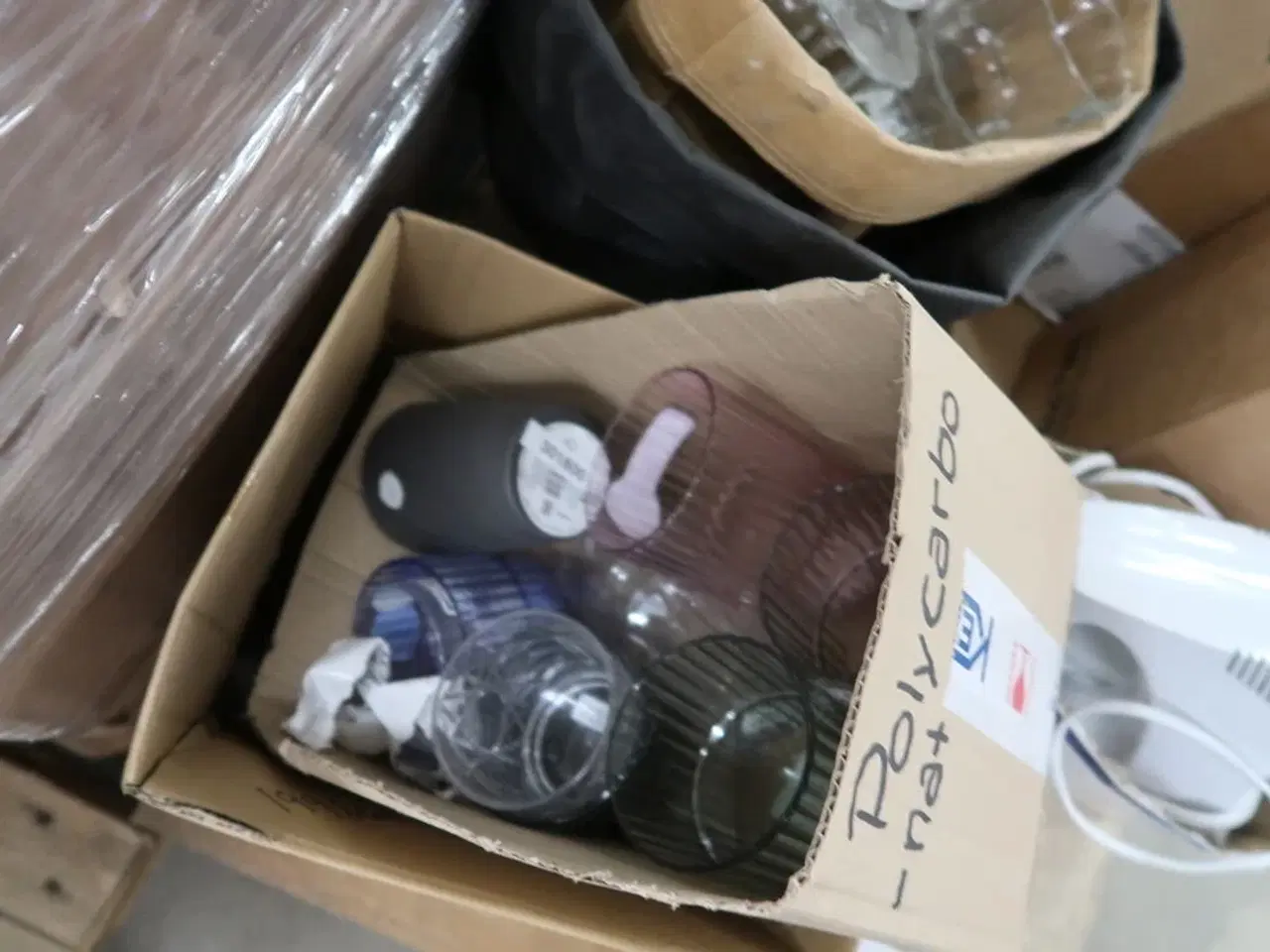 Billede 6 - Palle div. Køkkenredskaber: Glas, tallerkner mv. BOSCH/ CAMBRO/ ARCOROC