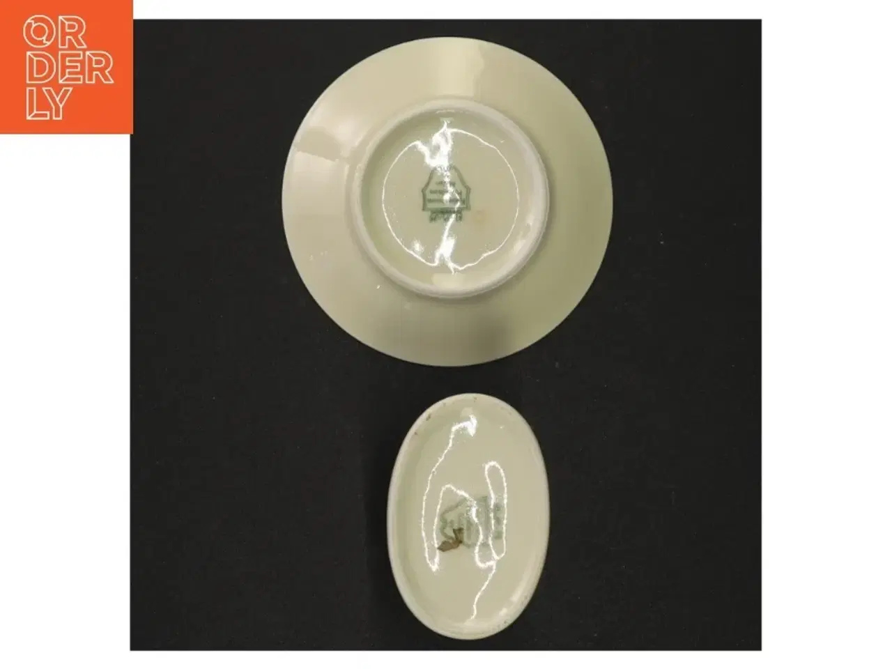 Billede 4 - Porcelænstallerken og opbevaringskrukke fra Københavns Porcellains Maleri (str. Diameter 10 cm og 6 x 5 cm)