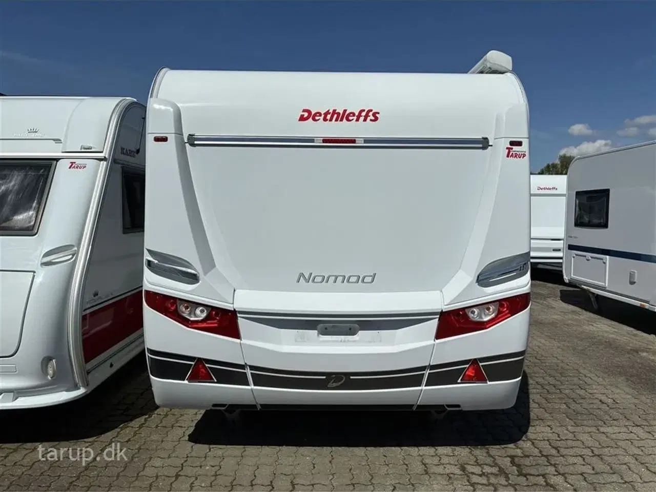 Billede 3 - 2021 - Dethleffs Nomad 490 BLF Mover, Thule markise, dobbeltsengsvogn, side-siddegruppe, frontkøkken, 3-trins el-gulv-varme, stort 142 l . køleskab med fryser