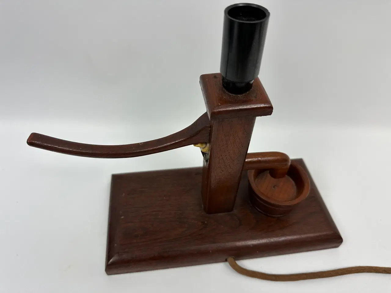Billede 9 - Retro bordlampe i teak designet som brønd