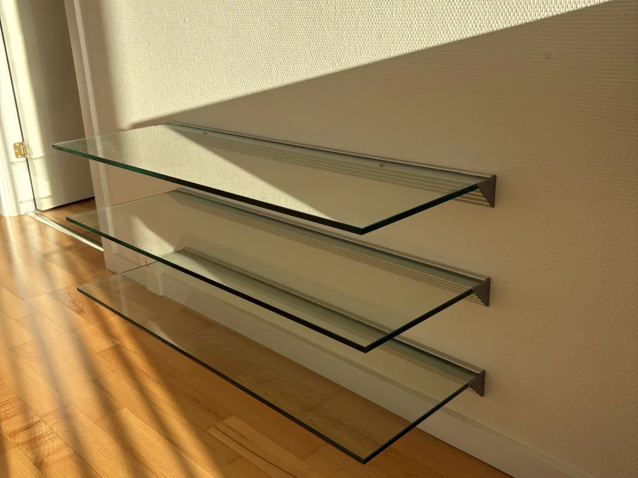 Billede 1 - Elegante glashylder på alumimiumsskinne