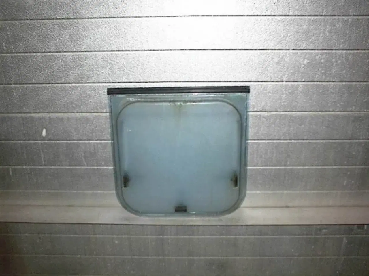 Billede 2 -   Adria Toilet Vindue