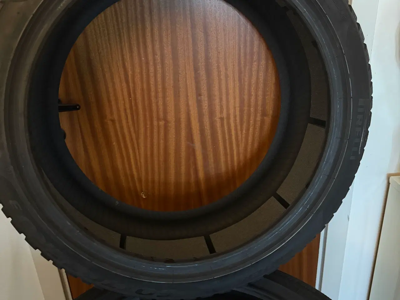 Billede 2 - 235 -40R19 IMPERIAL Dæk