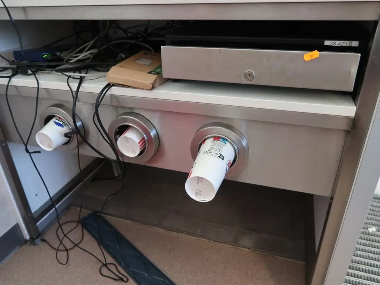 Billede 3 - Disk med indhold (elektronik udstyr medfølger ikke)