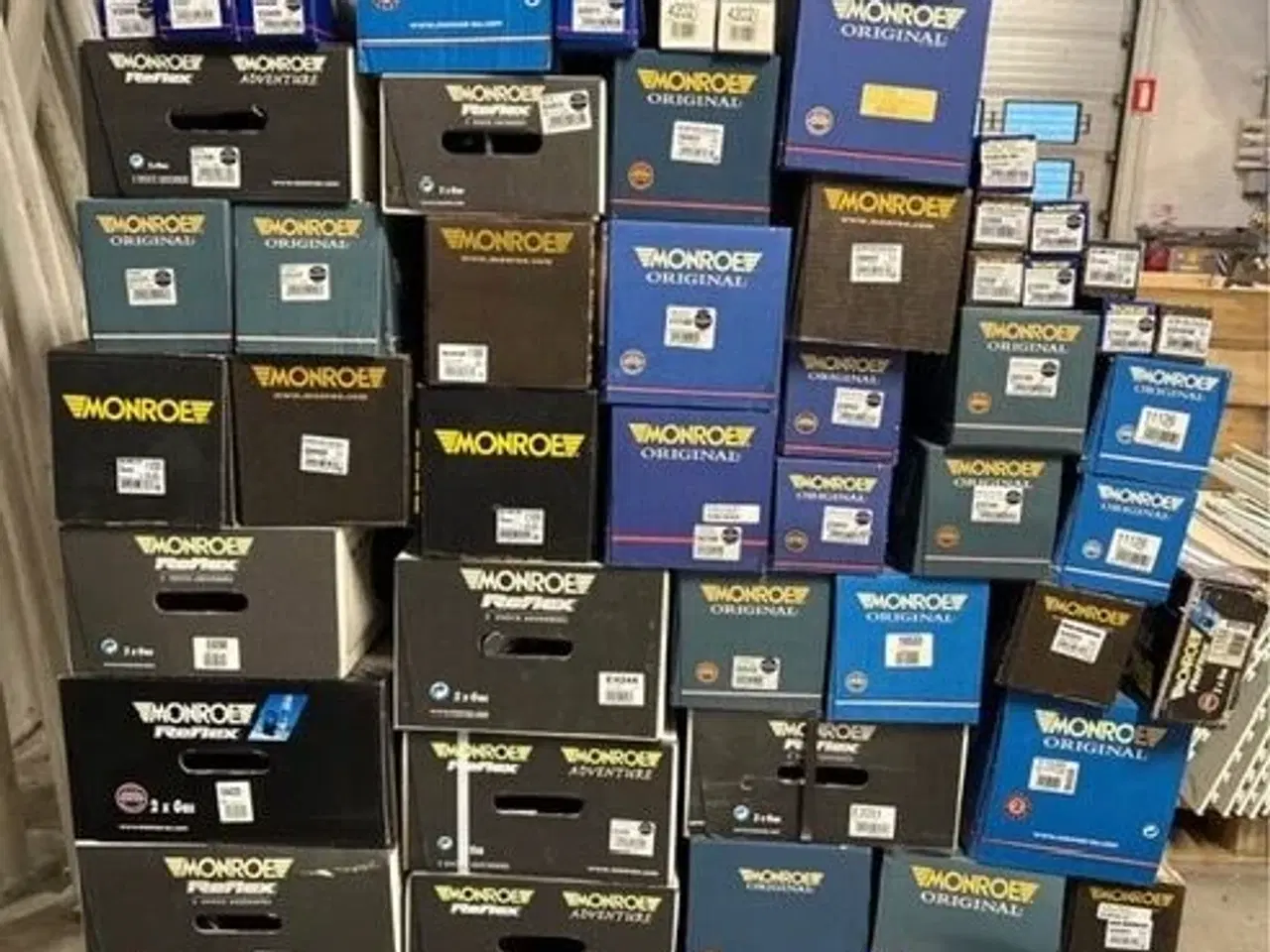 Billede 2 - Palle med Støddæmpere MONROE - Cirka 110 stk. - Kostpris 43.000 kr. ex. moms