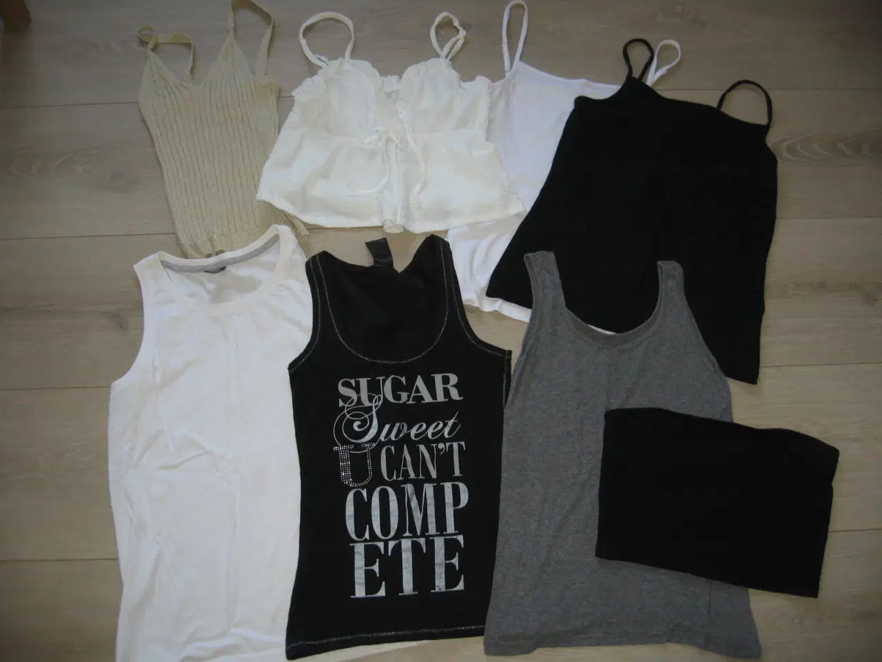 Billede 3 - pakke med overdele str ca S / 36