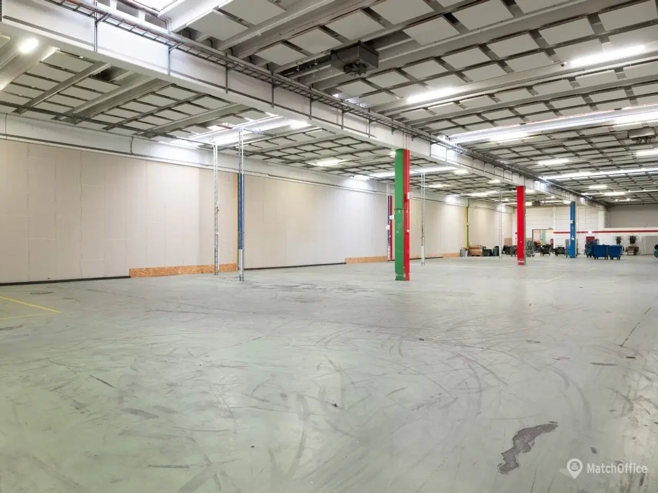 Billede 14 - Højloftet lager m. 26 porte