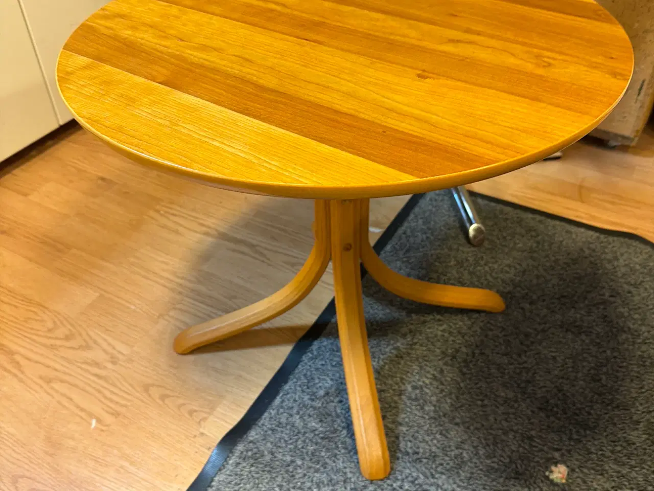 Billede 4 - 2 stk runde borde